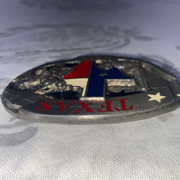 Vintage C&J Texas Lone Star State Belt‎ Buckle 1988 CJ1496 Red White
Blue USA - Picture 8 of 9